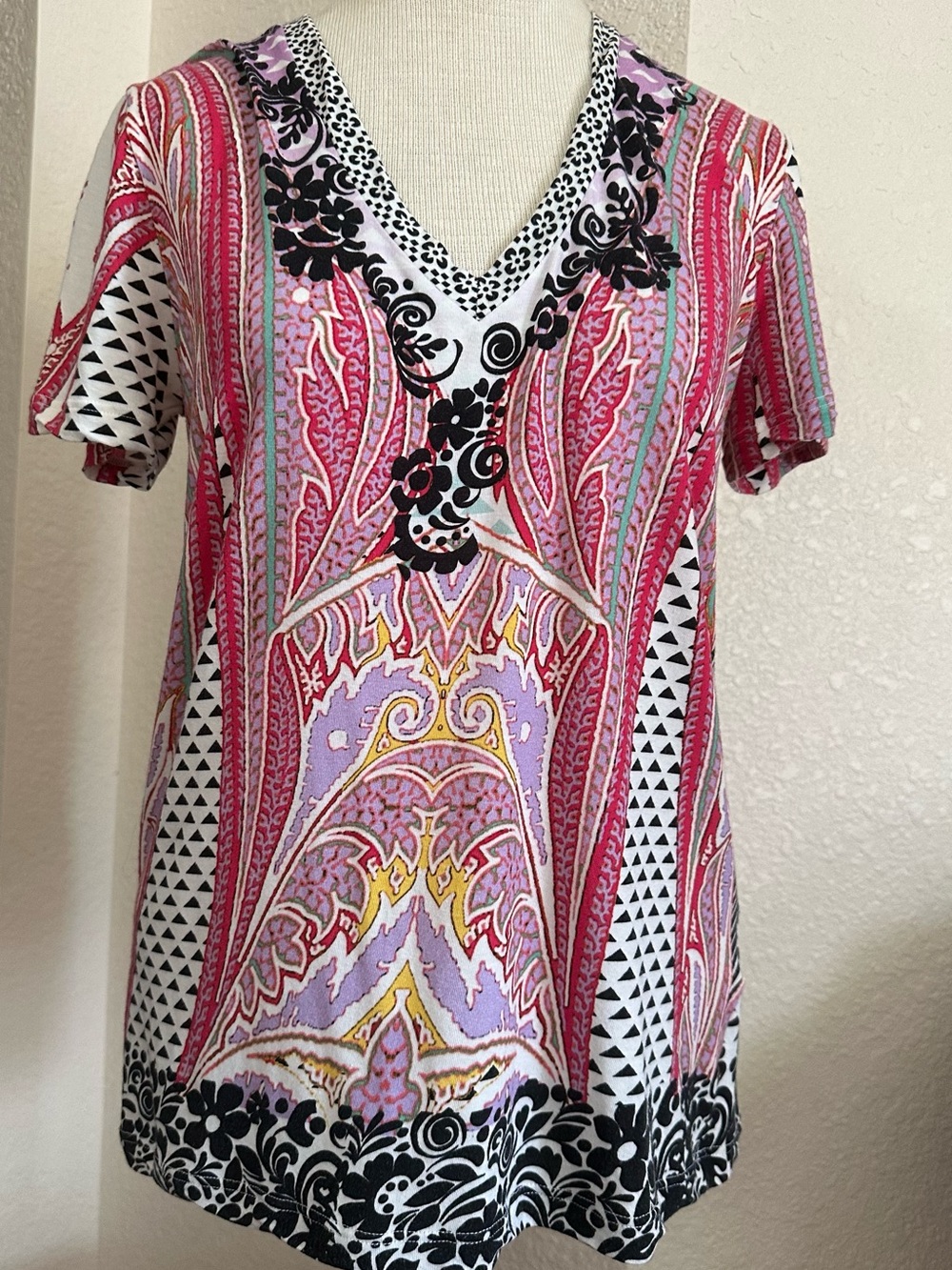 ETRO Milano women’s short sleeve V neck tee for Neiman Marcus. Euro size 44.